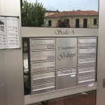 Casellario postale da esterno: modello autoportante inserito a serramento