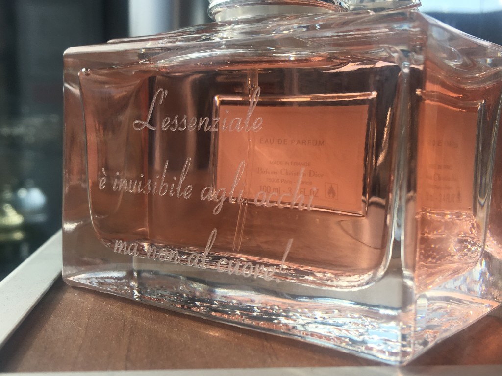 Dedica su boccetta di profumo Chanel