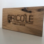 Marcatura effetto bruciato su legno di briccola